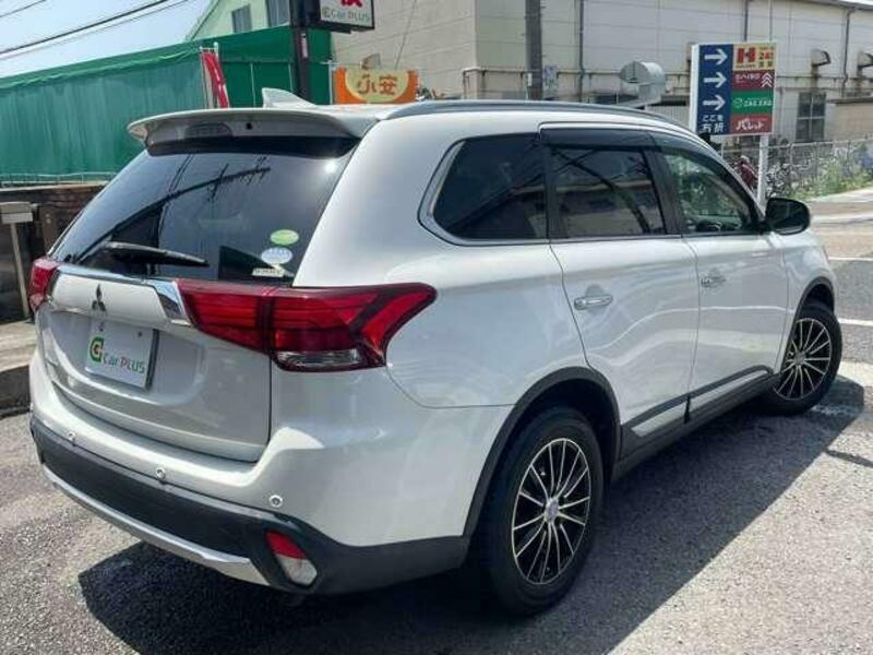 OUTLANDER-8