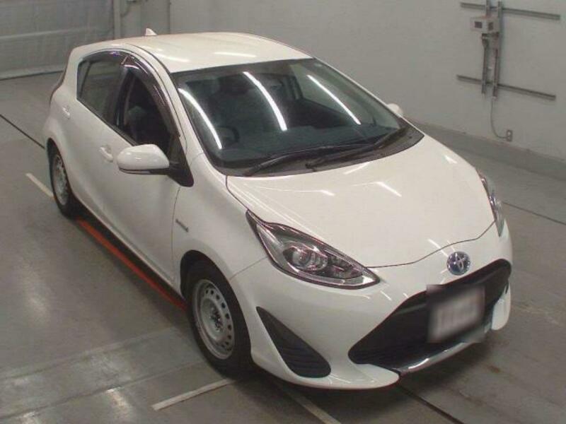 TOYOTA　AQUA