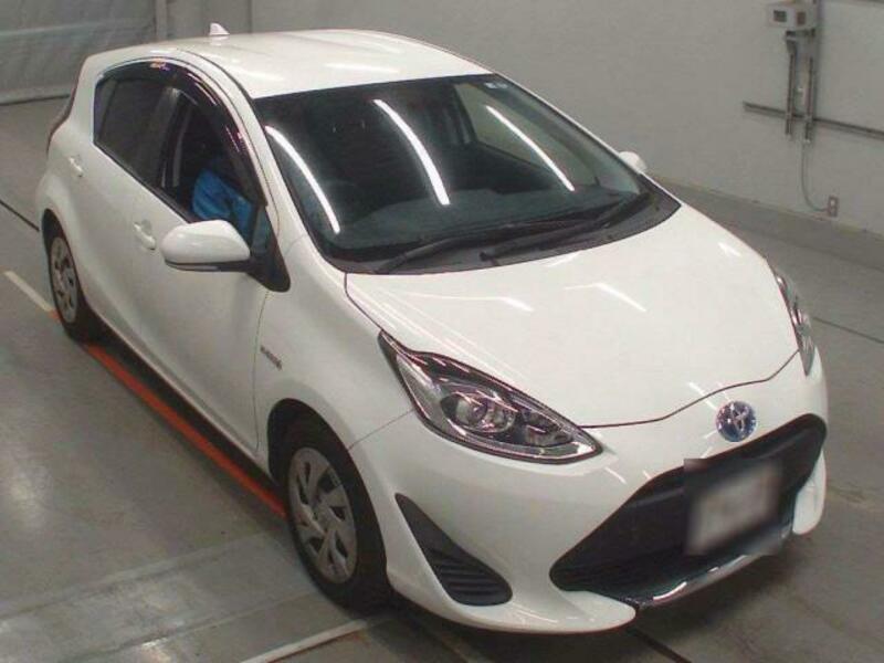 TOYOTA　AQUA