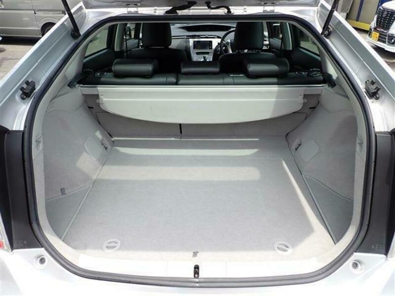 PRIUS-16
