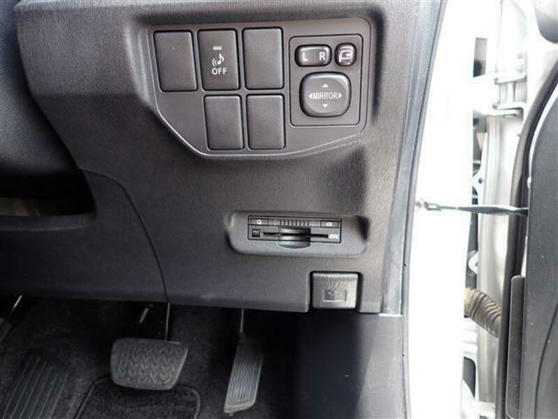 PRIUS-17