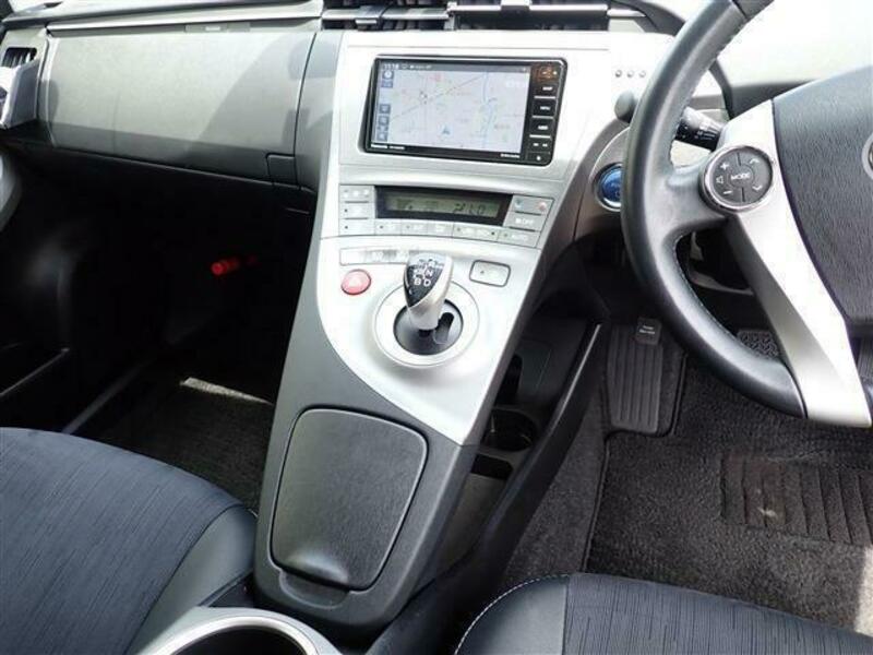 PRIUS-13
