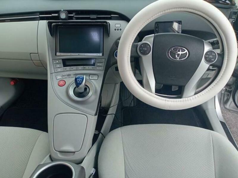 PRIUS-4