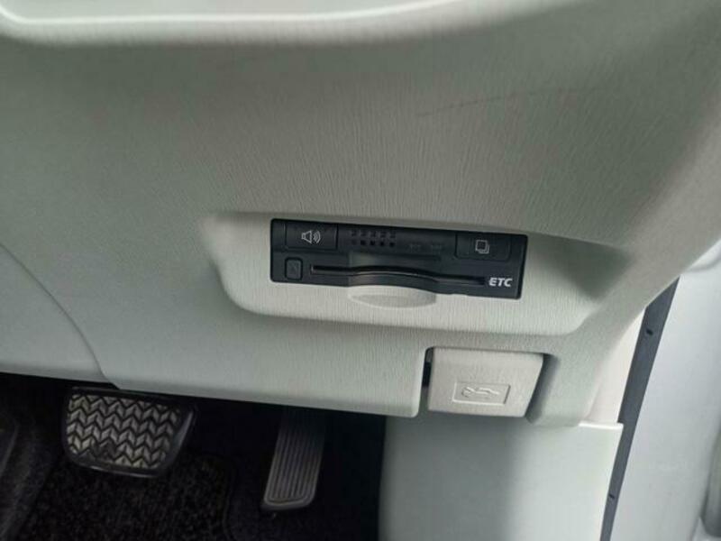 PRIUS-13