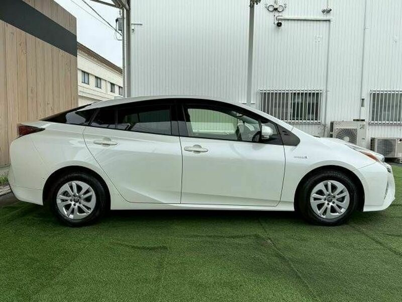 PRIUS-17