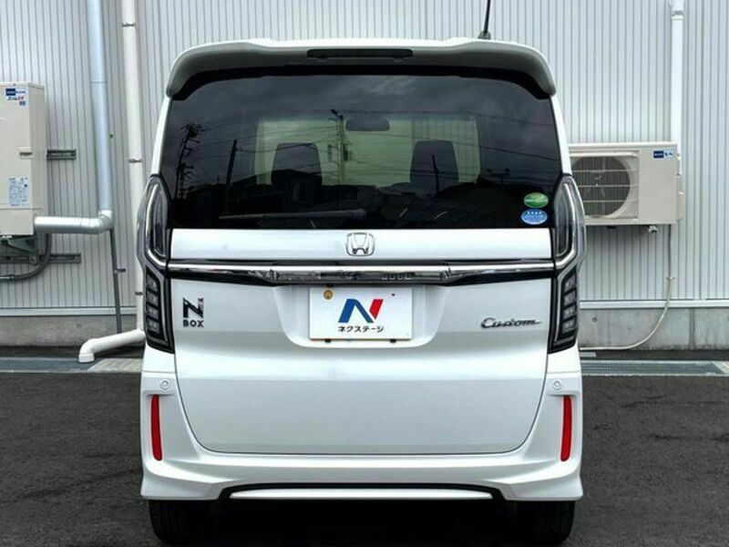 N BOX CUSTOM
