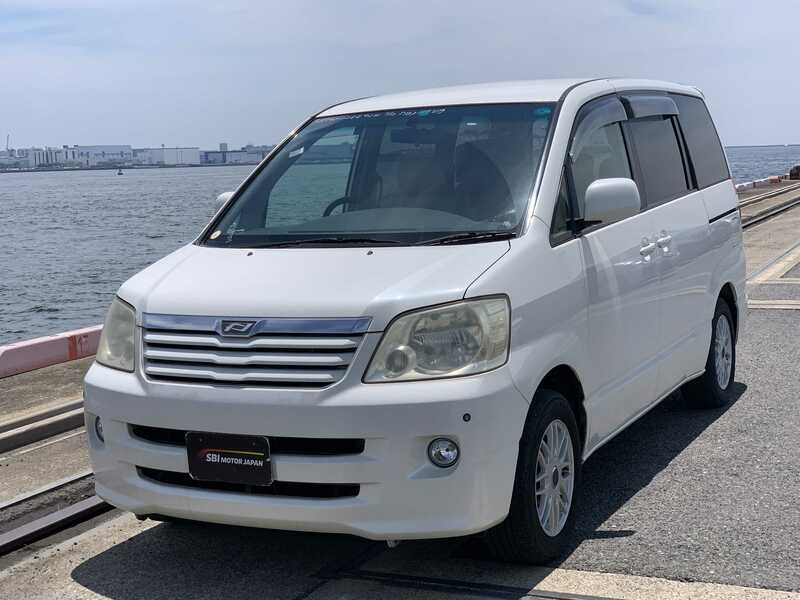 TOYOTA NOAH