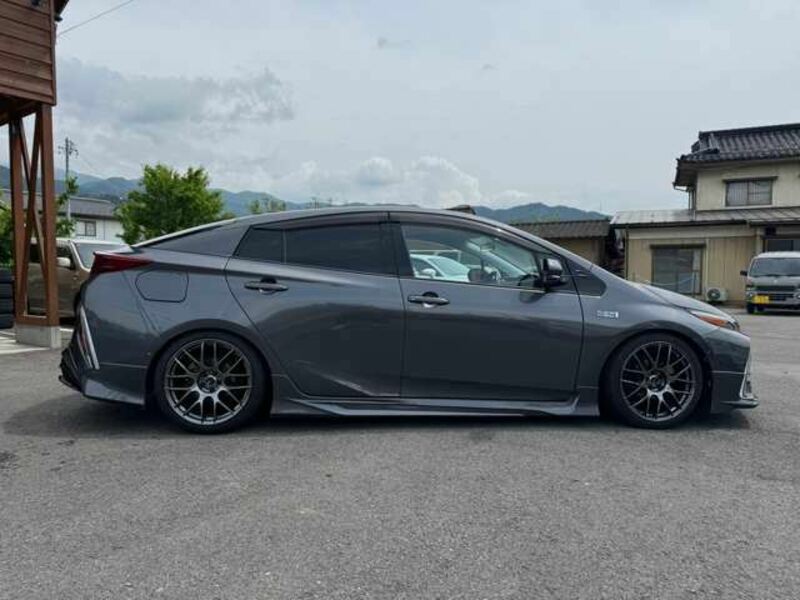 PRIUS PHV