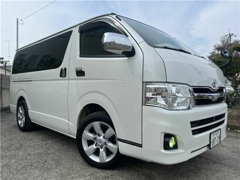 TOYOTA HIACE
