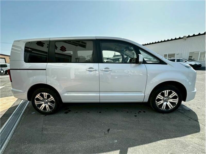 DELICA D5
