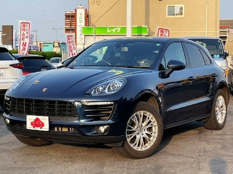 PORSCHE　MACAN