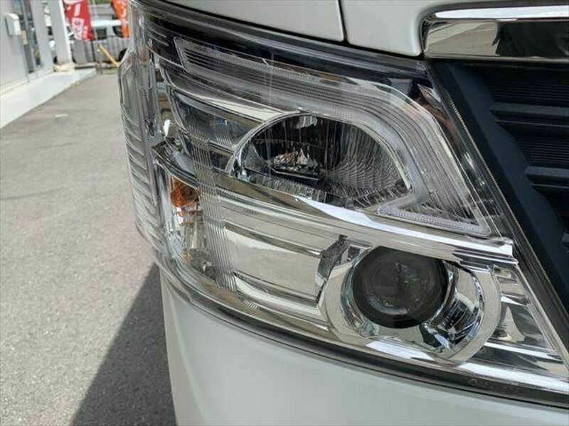 NV350 CARAVAN-21