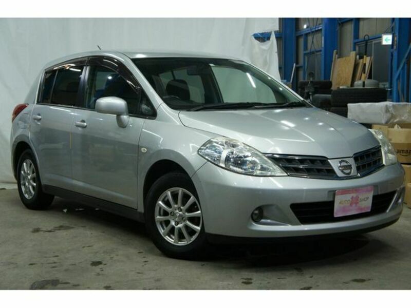 NISSAN TIIDA
