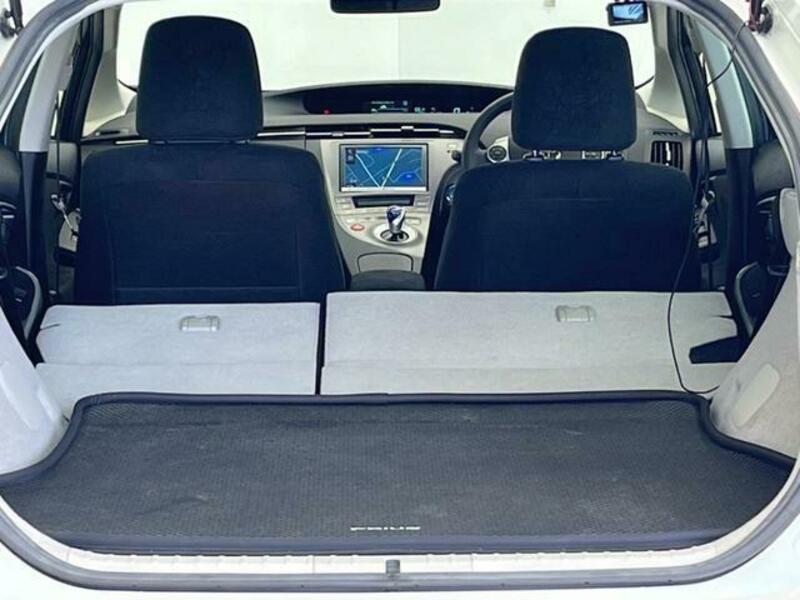 PRIUS-8