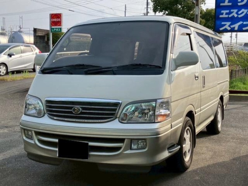 TOYOTA HIACE