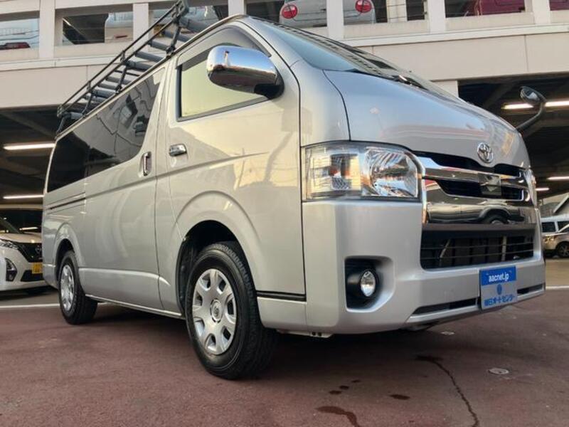 TOYOTA HIACE VAN
