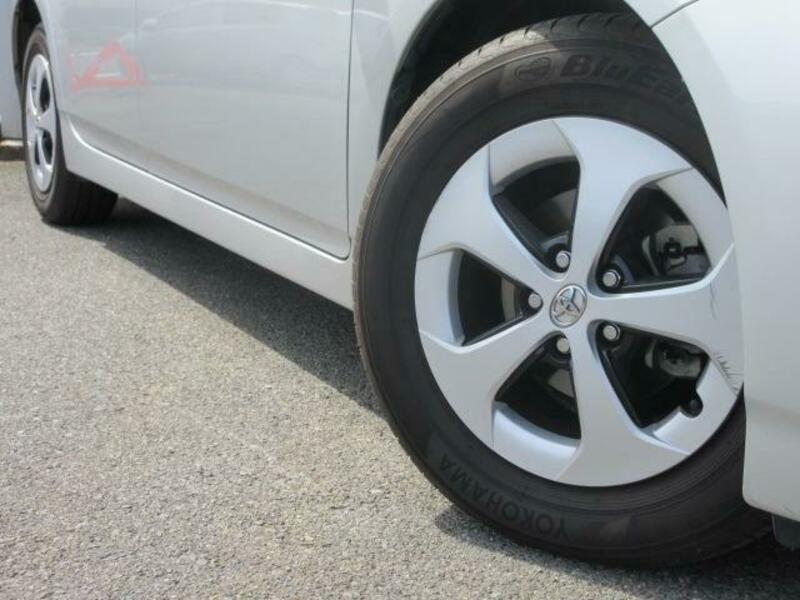 PRIUS-8