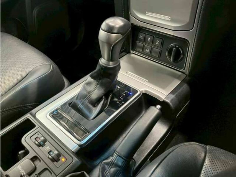 LAND CRUISER PRADO-16
