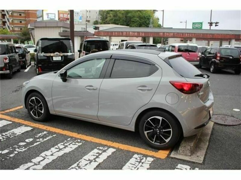 MAZDA2