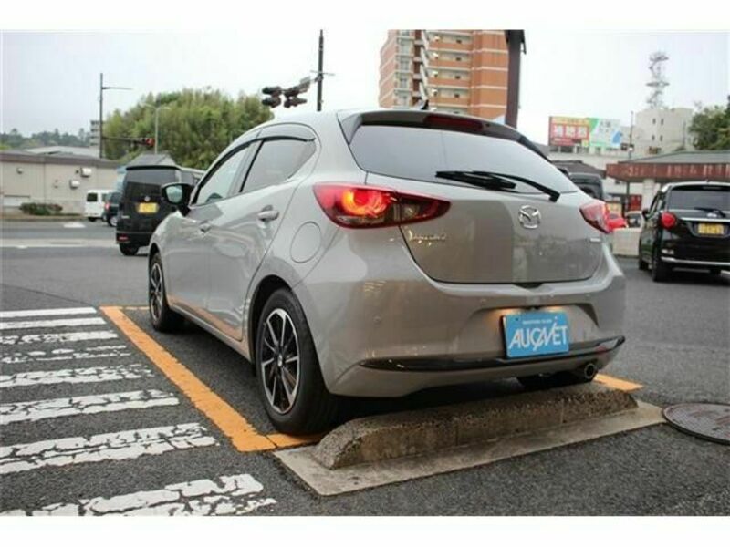 MAZDA2