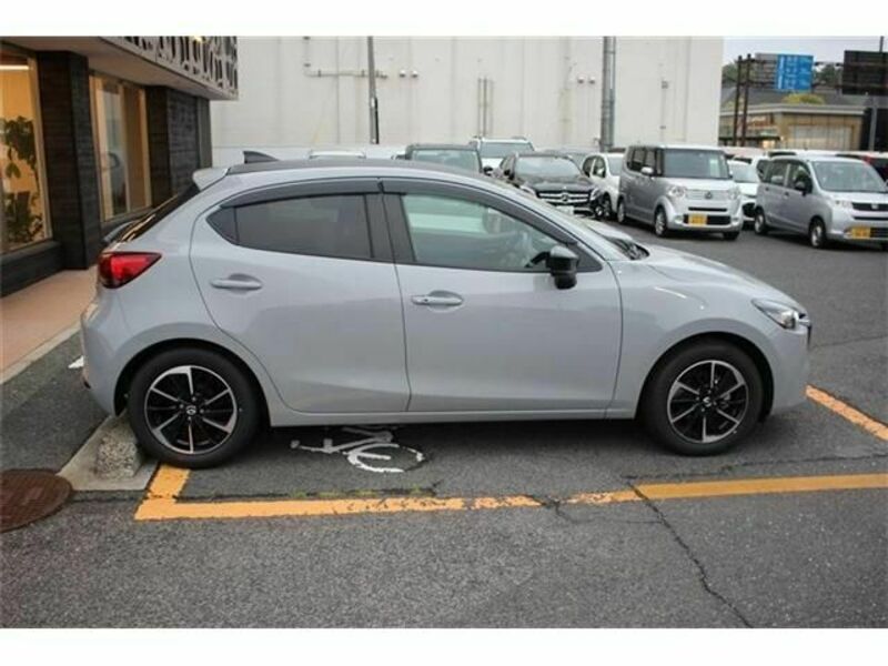 MAZDA2