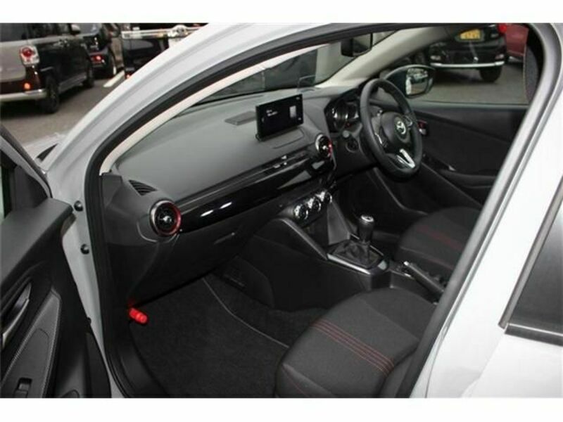 MAZDA2