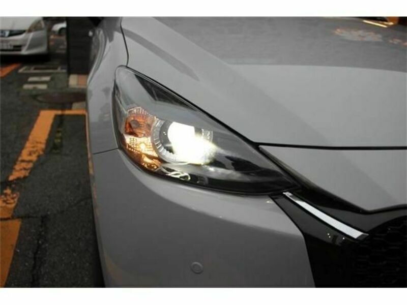MAZDA2