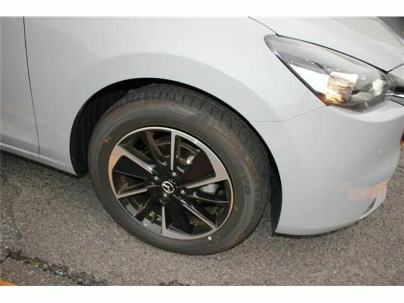 MAZDA2