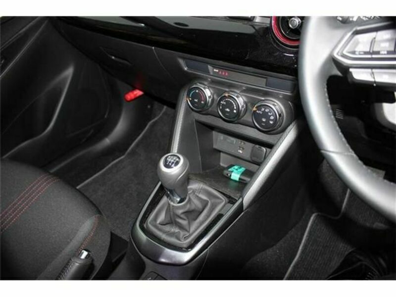 MAZDA2
