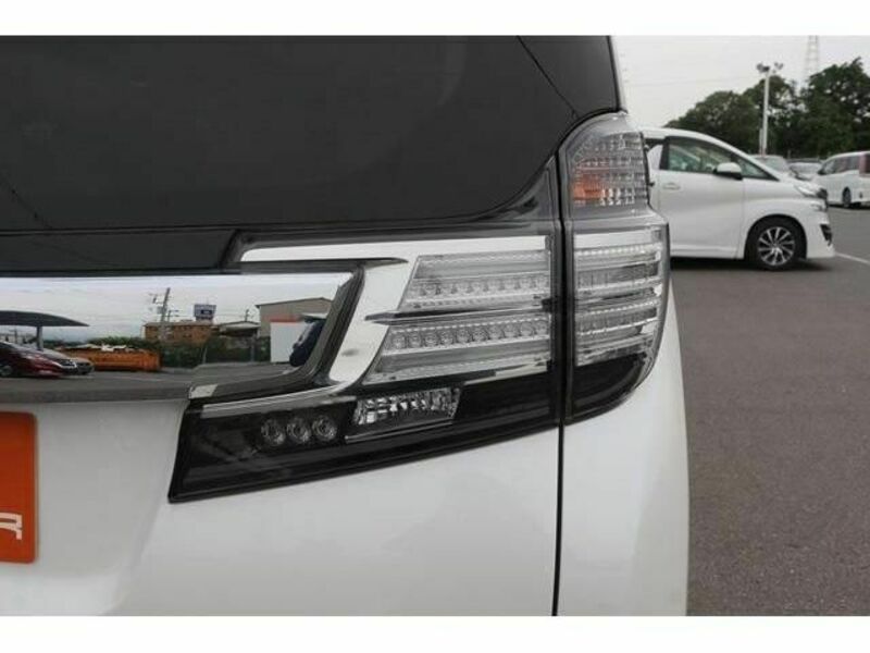 VELLFIRE-11