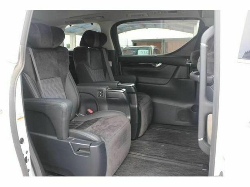 VELLFIRE-15