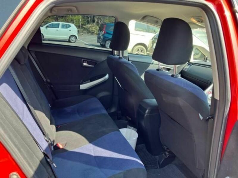 PRIUS-8