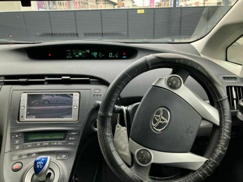 PRIUS-12