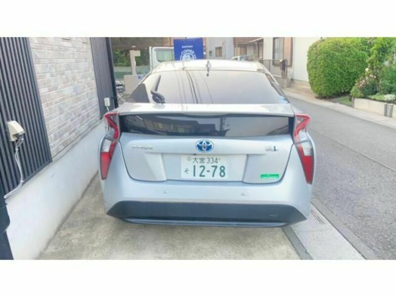 PRIUS-8