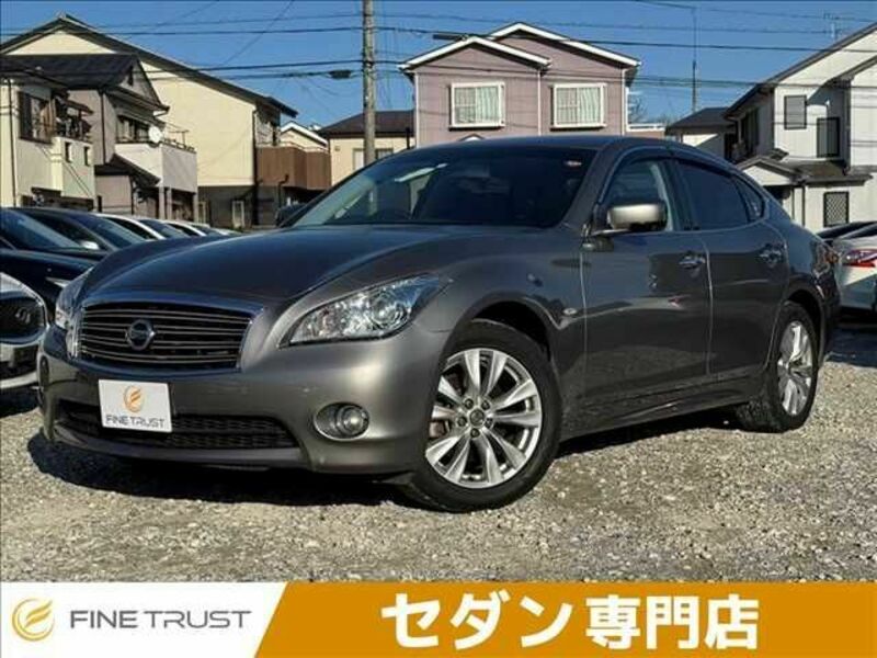 NISSAN　FUGA