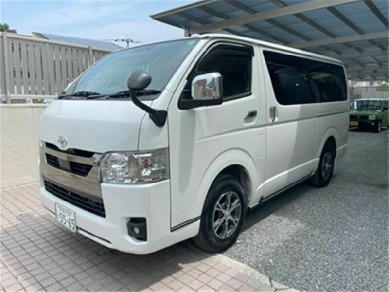 TOYOTA HIACE