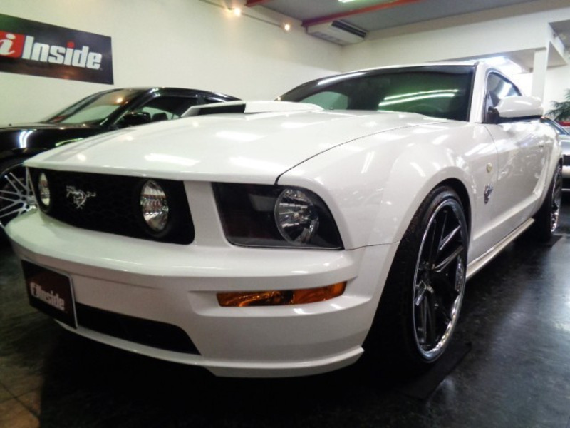 FORD MUSTANG