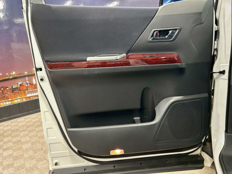 VELLFIRE-13