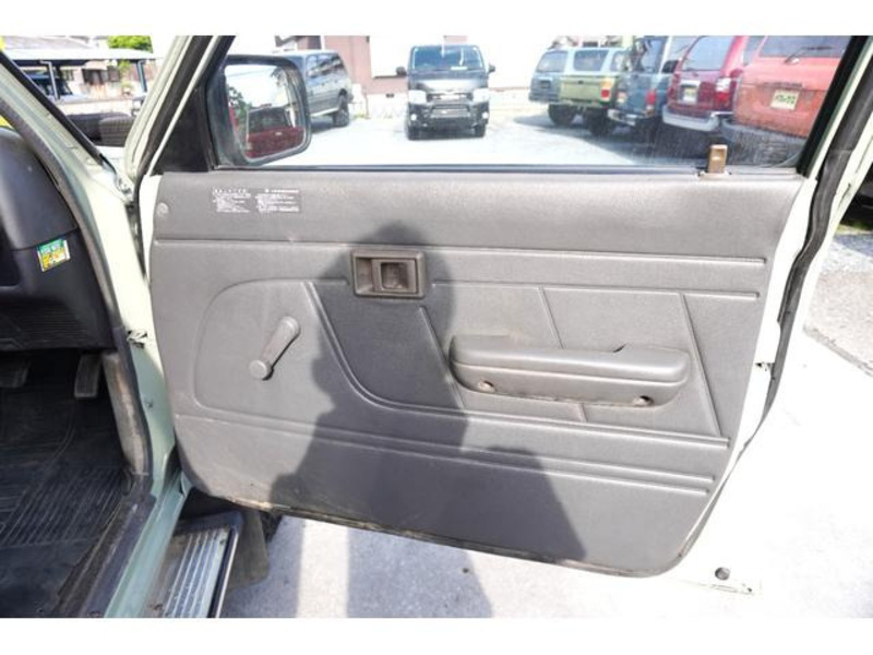 HILUX-13