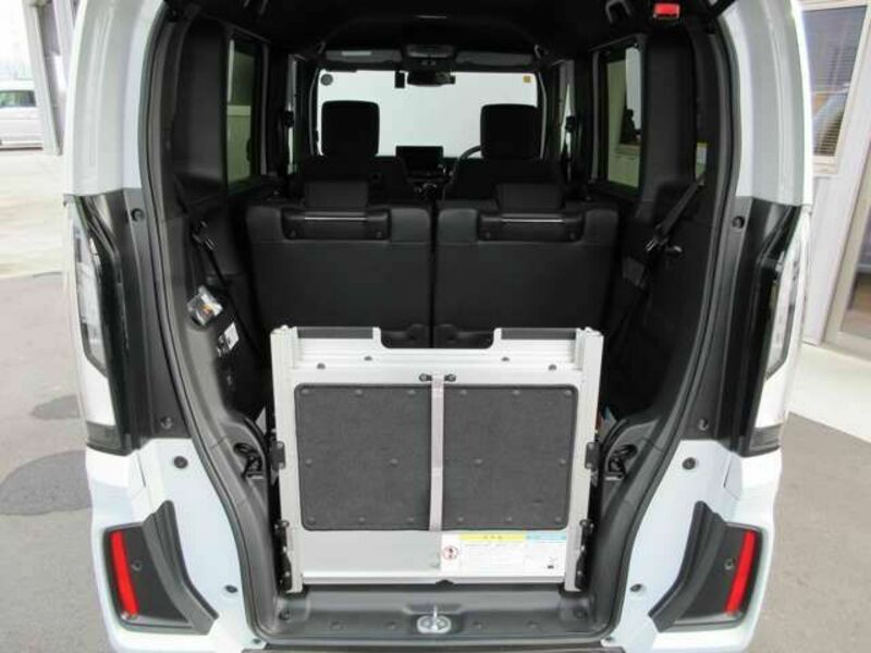 N BOX CUSTOM-17