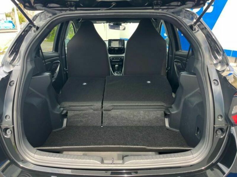 YARIS-11