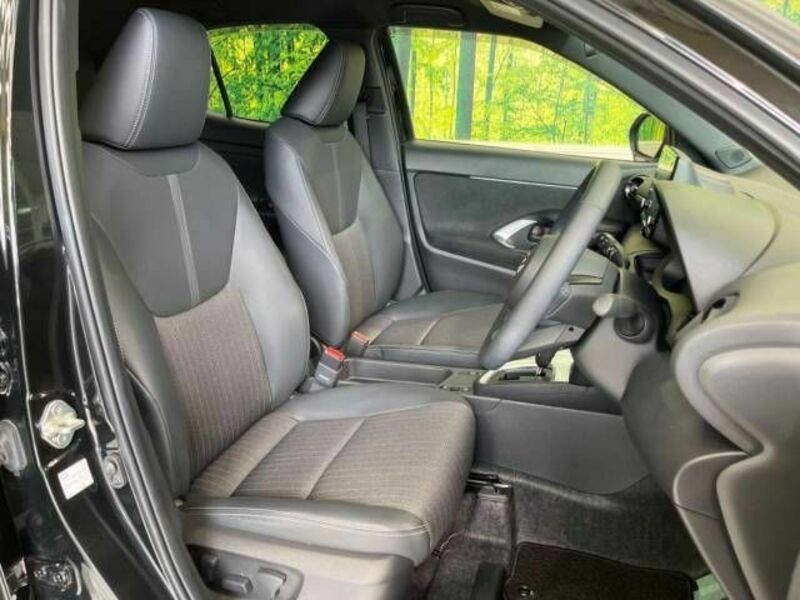 YARIS CROSS-8