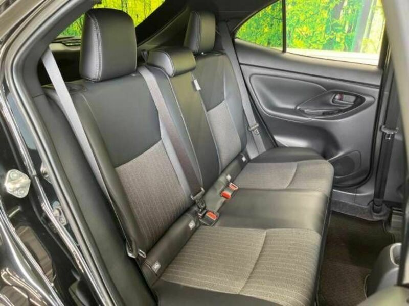 YARIS CROSS-9