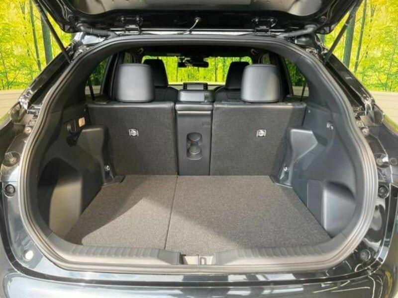 YARIS CROSS-10