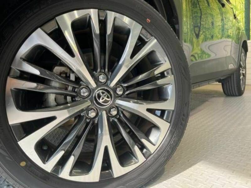 YARIS CROSS-13