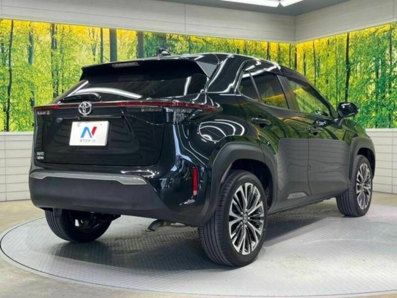 YARIS CROSS-17