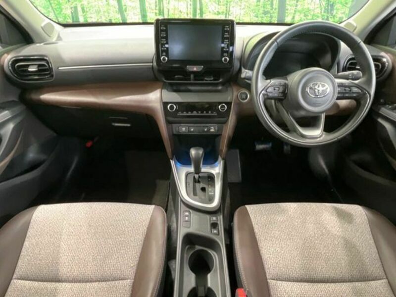 YARIS CROSS-1