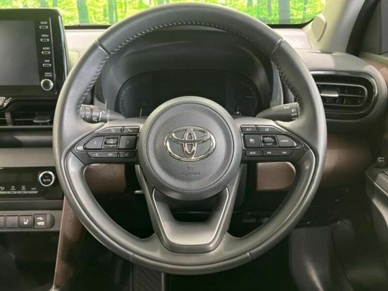 YARIS CROSS-10