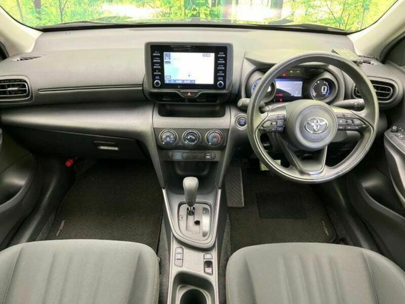 YARIS CROSS-1