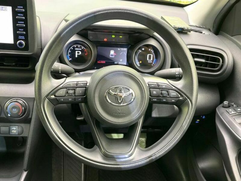 YARIS CROSS-11